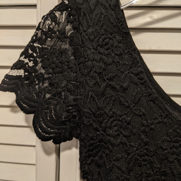 Forever 21 Lace Cropped Tee - Picture 2 of 3